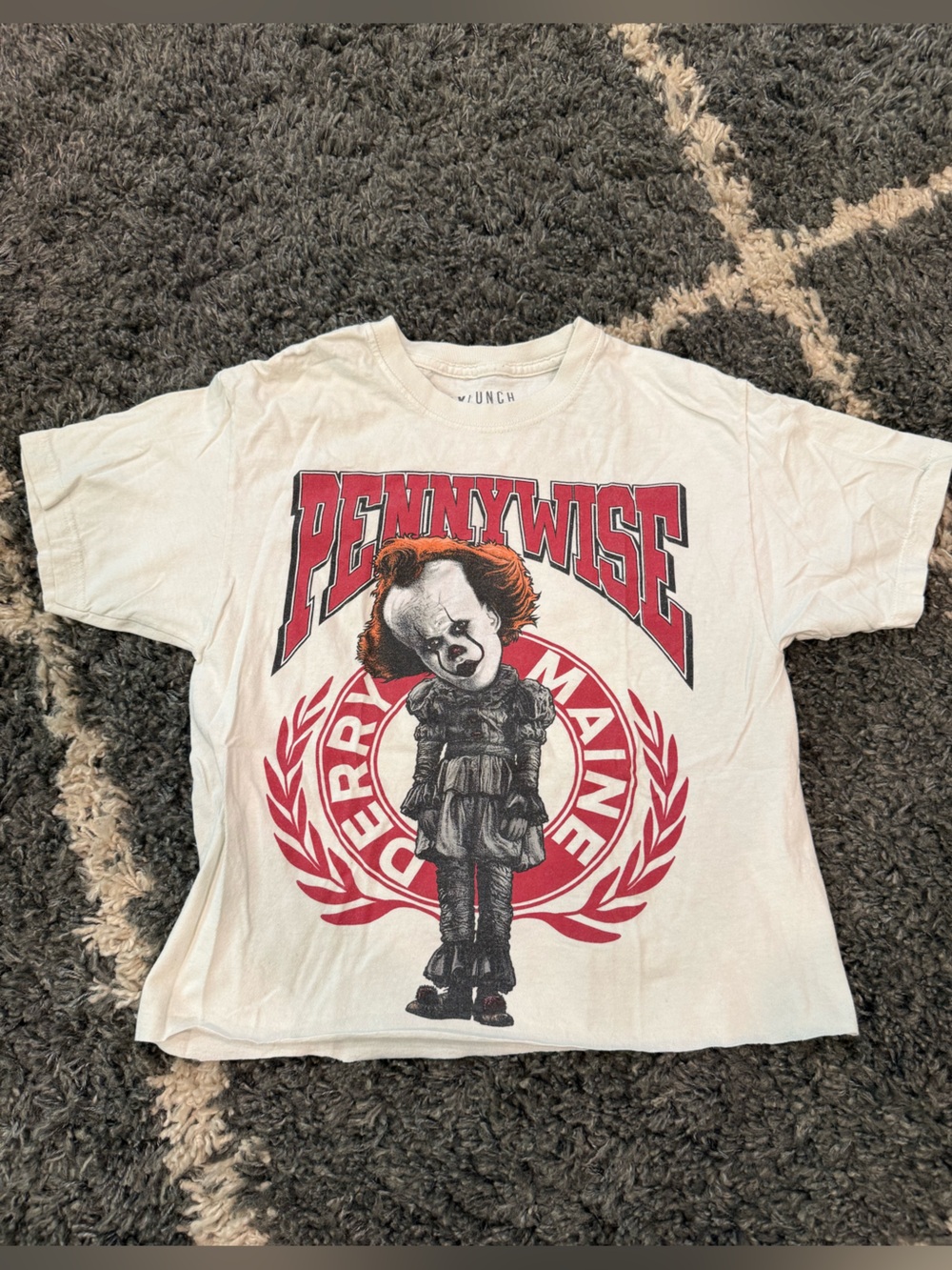 Pennywise cropped t size small EUC - Picture 1 of 2